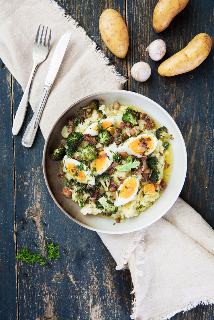 Brandade av lyr med brokkoli og bacon- og eggesmør med kjørvel