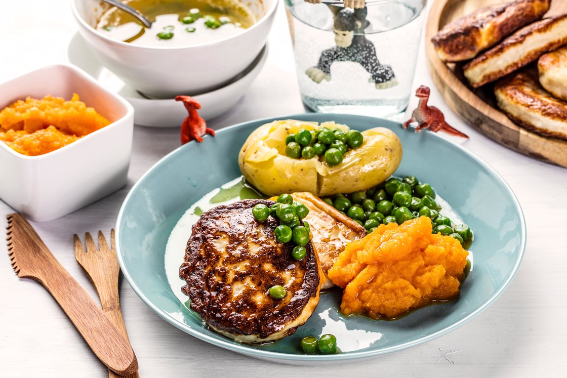 Fiskekaker med gulrotpuré og ertesmør 