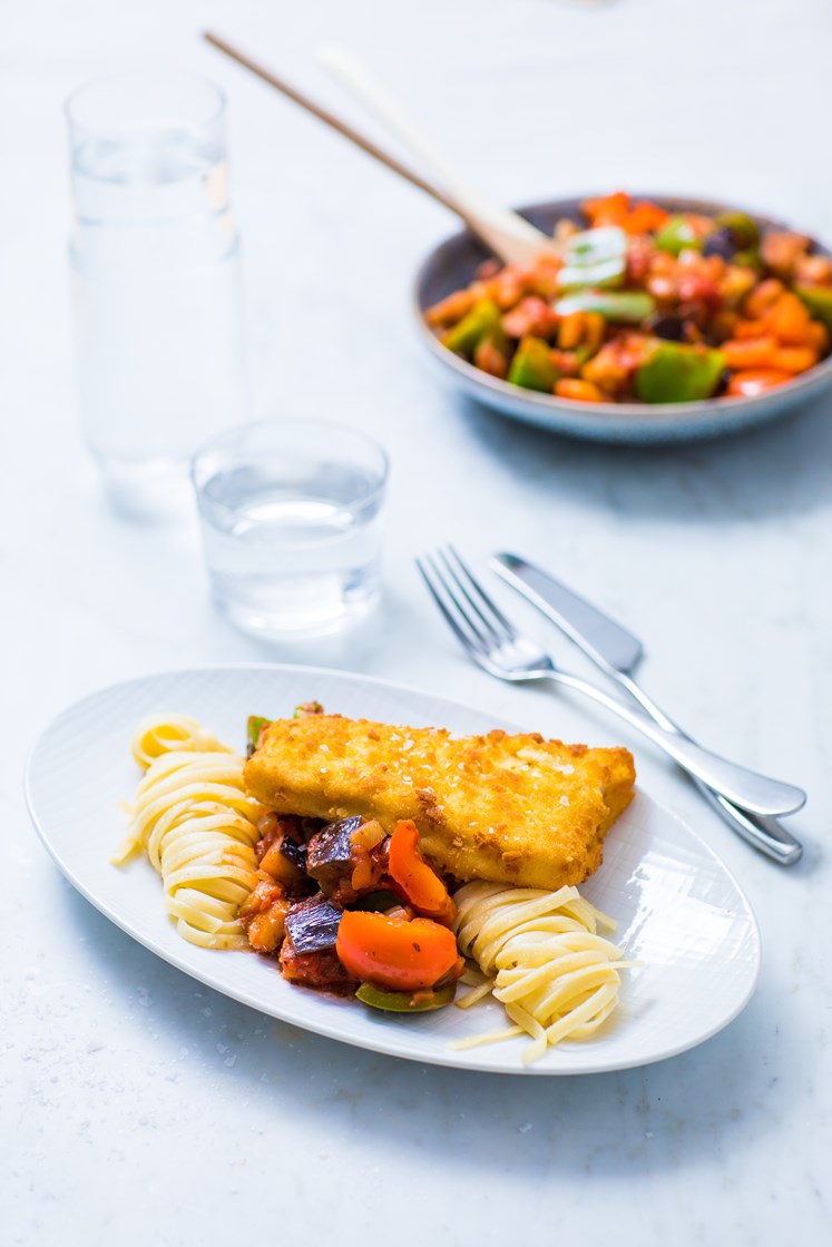 Ratatouille med panert torsk og linguini 