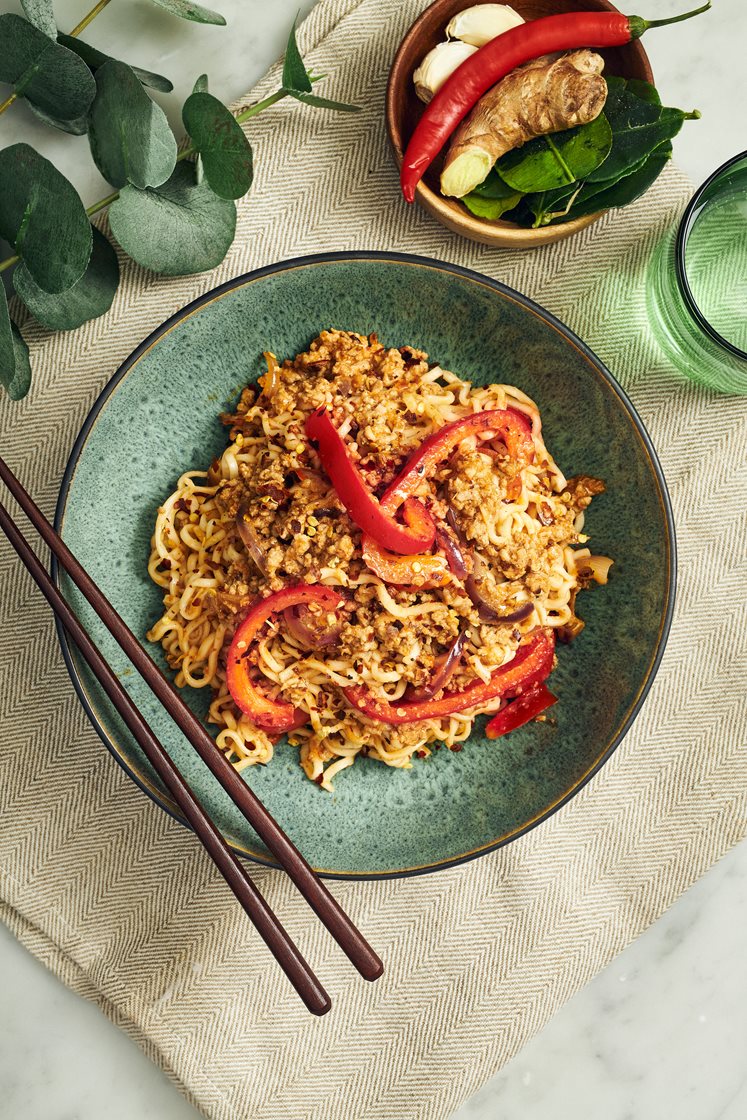 Thailändsk röd curry med kalkon, nudlar och kokosmjölk 