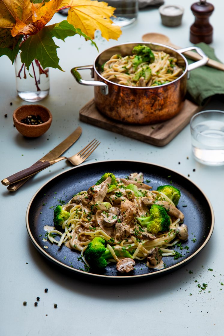 Kremet linguine med kylling, aromasopp og brokkoli