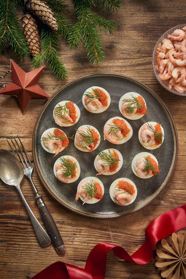 Ägghalvor med skagenröra och gravad lax med hovmästarsås