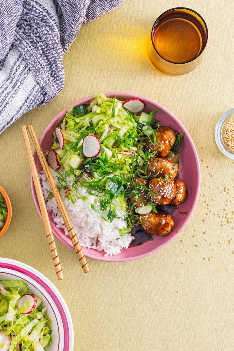 Tsukune – Japanske kjøttboller i teriyakiglace med frisk salat og ris