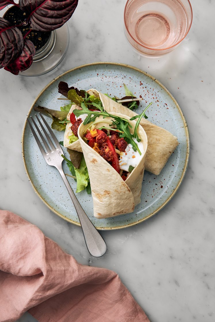 Vegofajitas med kryddiga bönor och cheddarost