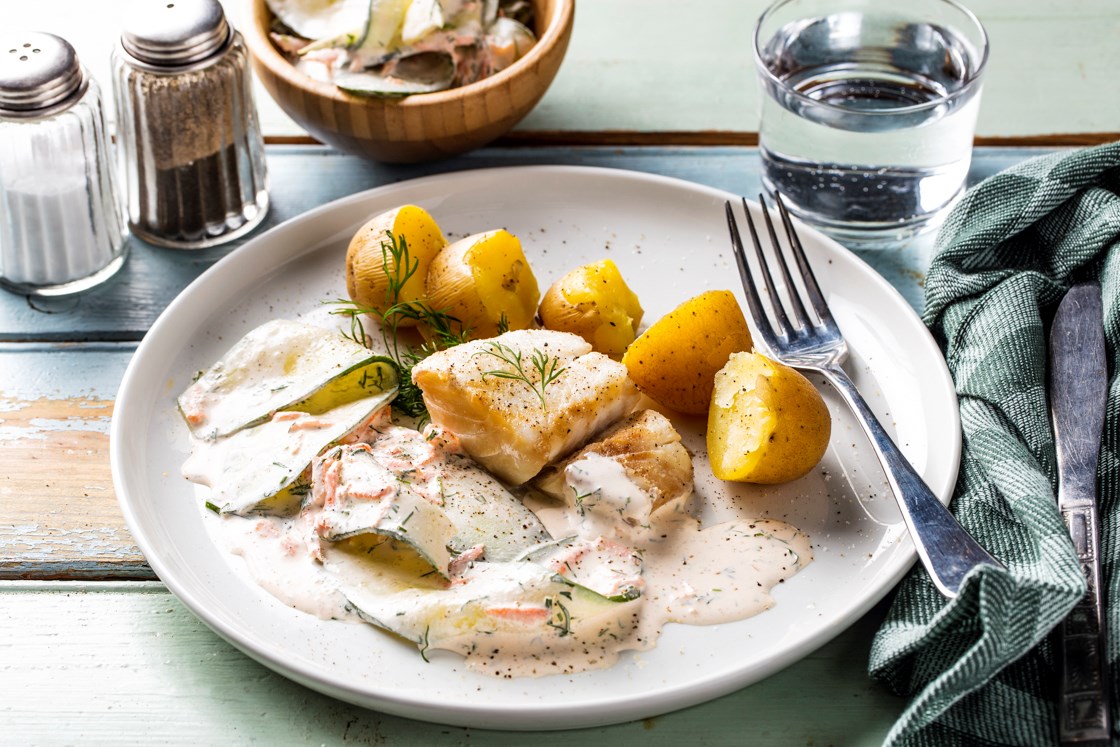 Røkt torsk med kremet agurk- og dillsalat