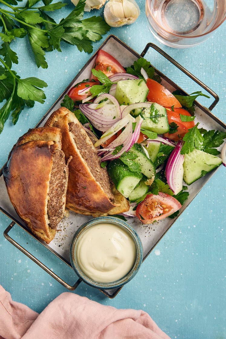 Arayes - färsfyllda pitabröd med persiljesallad och aioli