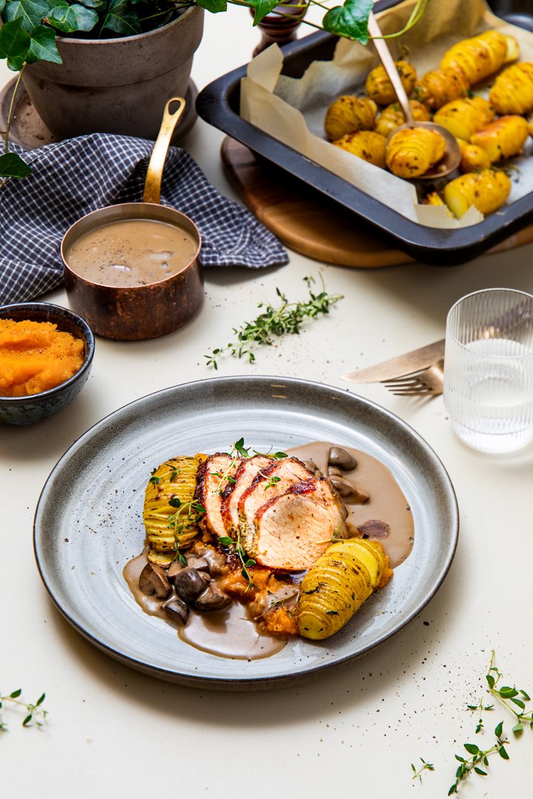 Ytrefilet av svin med hasselbackpoteter, rotmos og steinsoppsaus