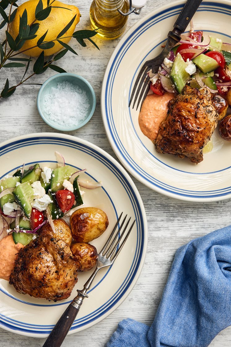 Grekisk citronkyckling på ben med ajvaryoghurt, fetaost och rostad potatis