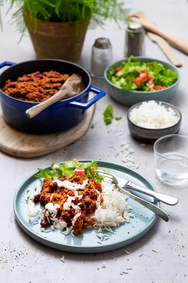 Chili con carne med jasminris og salat