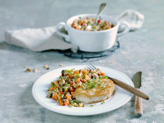 Fiskeburger med bygg- og linsemiks