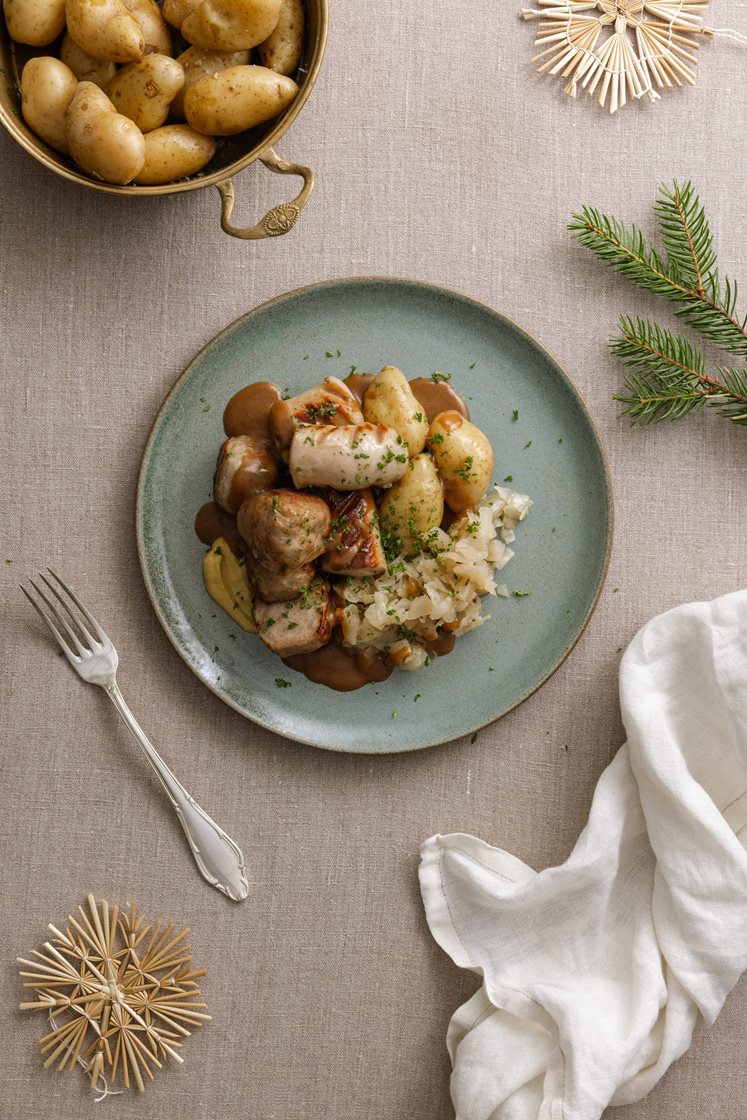 Medistertallerken med surkål og sennep