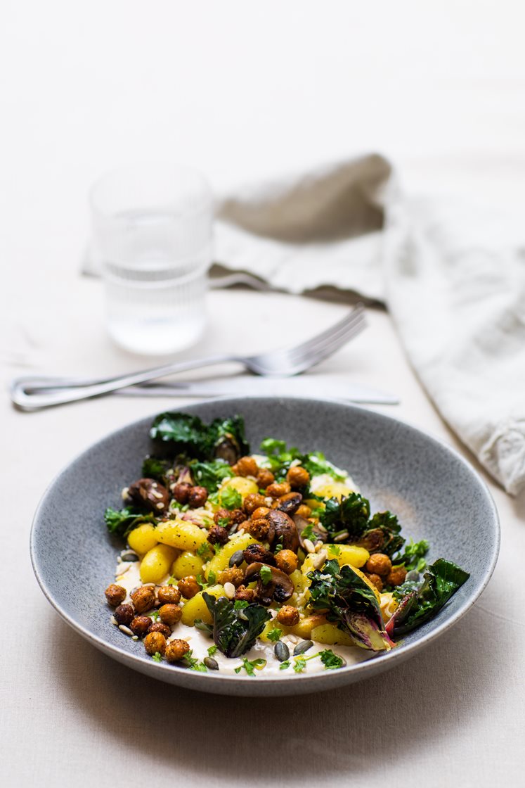 Gnocchi med stekt aromasopp, rød rosenkål og steinsoppdressing