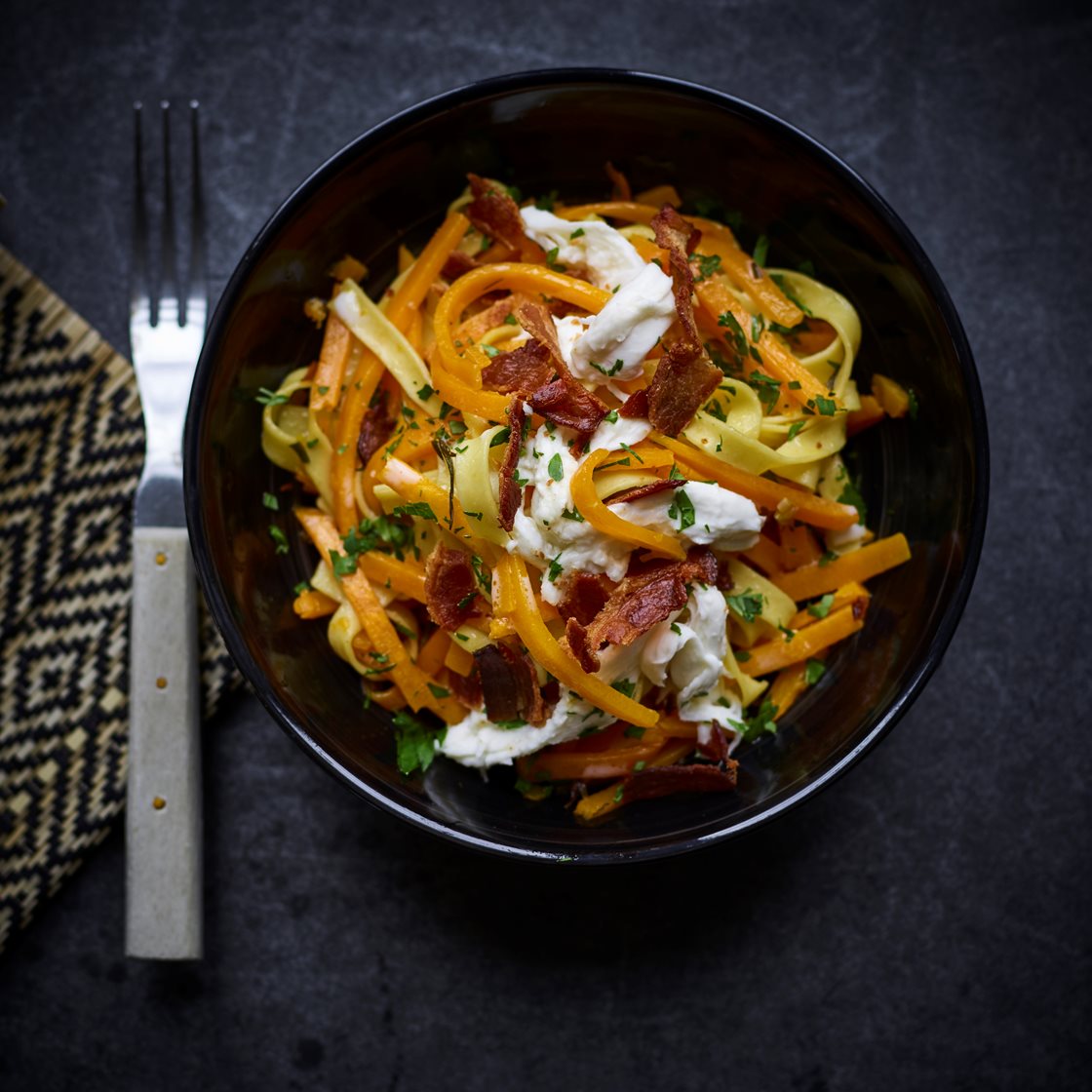 Fettucine med rosmarinstegt græskar, mozzarella og sprød pancetta