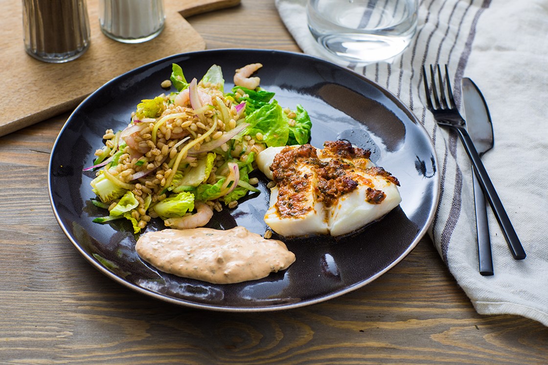 Torsk med reker og byggrynsalat 