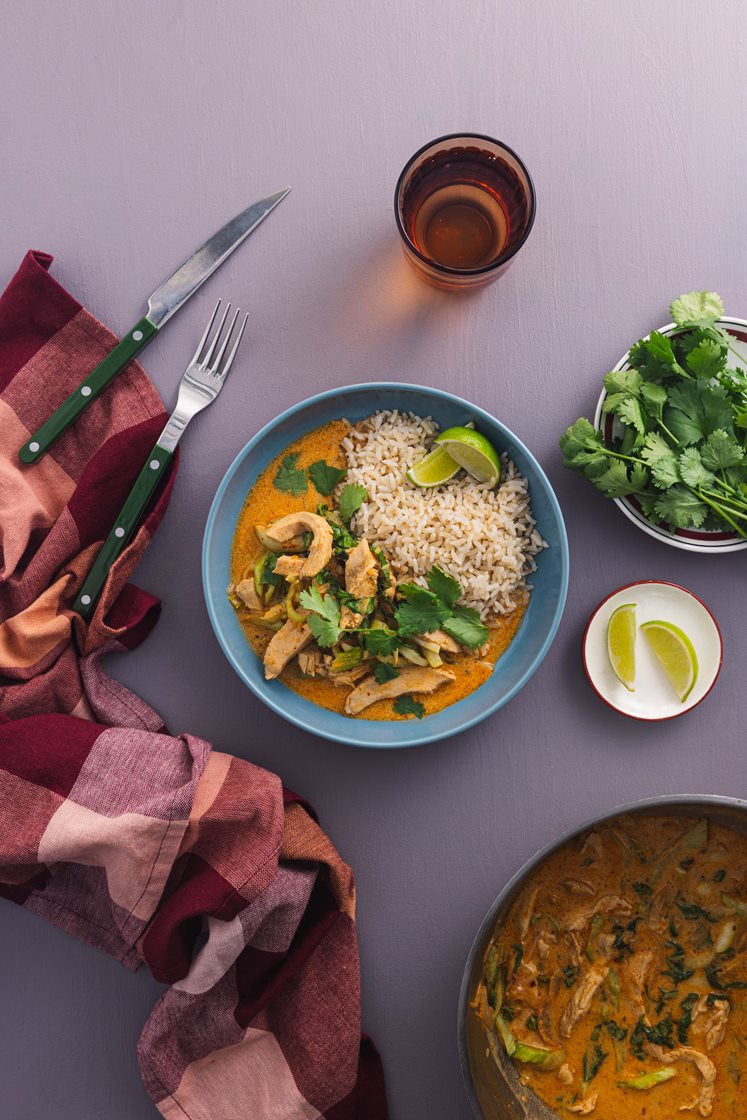 Panang curry med kylling, pak choy og fuldkornsris 