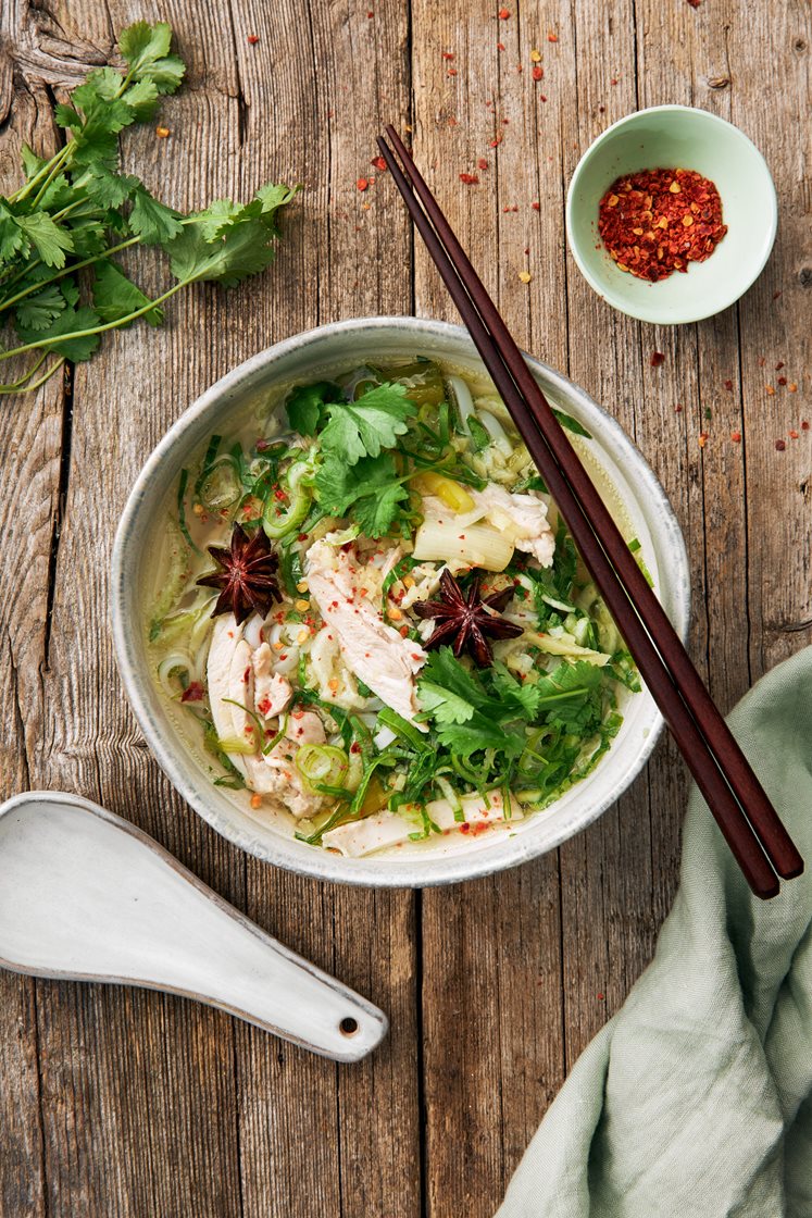 Pho ga - Vietnamesisk nudelsoppa med kyckling, pak choy och koriander