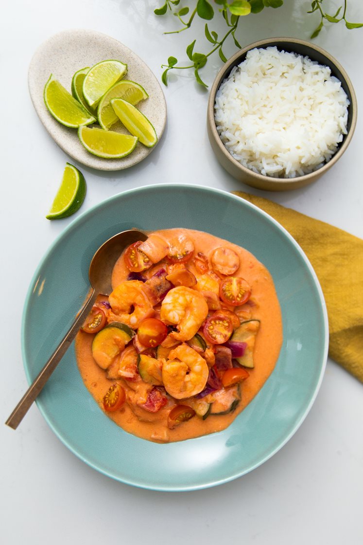 Kæmperejer i orientalsk tomatsauce med ris