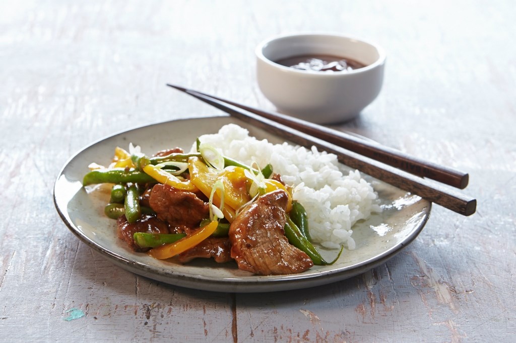 Spicy stir fry med svinekjøtt og vårløk