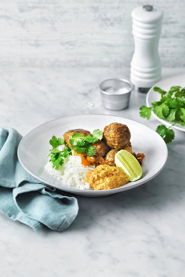 Mexikanska albondigas på kalkon med rostad majscrème, tomat och koriander