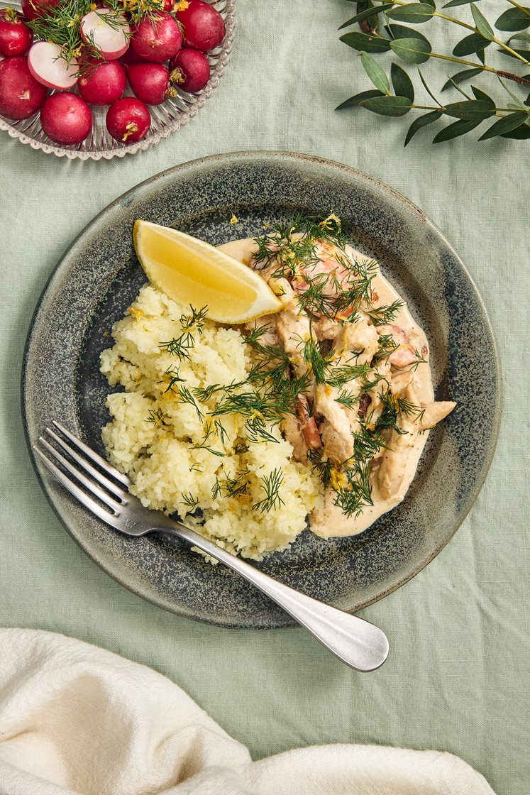 Gräddig kyckling med dill- och citronströssel
