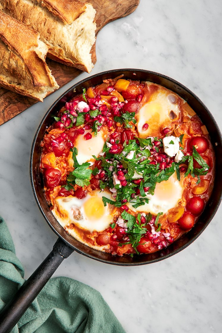 Menemen med fetaost och granatäppeltopping