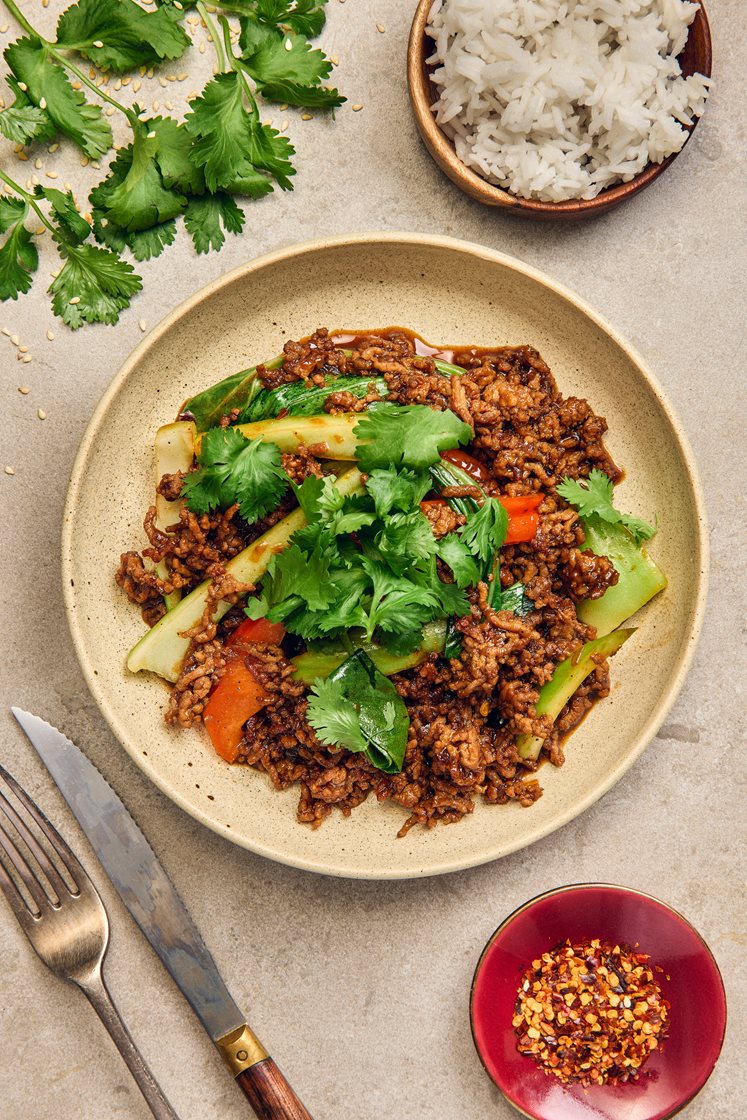 Asiatisk fläskfärspanna med färsk ingefära och jasminris