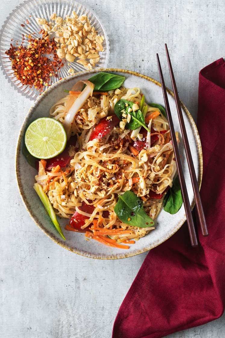 Pad thai med ägg, lime och jordnötter