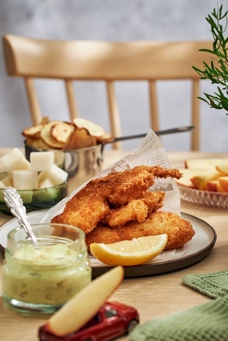 Barnens fish'n chips med söta äppelbåtar och sura kålrabbikuber