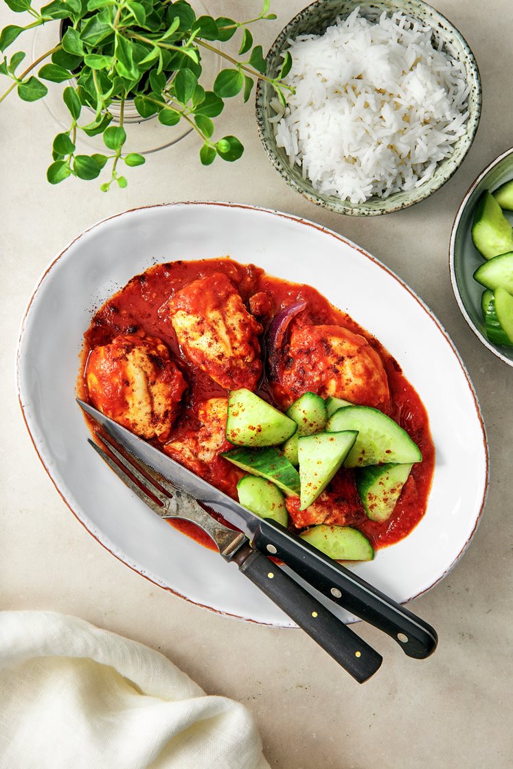 Spicy chipotle chicken med sötsyrlig gurksallad och basmatiris