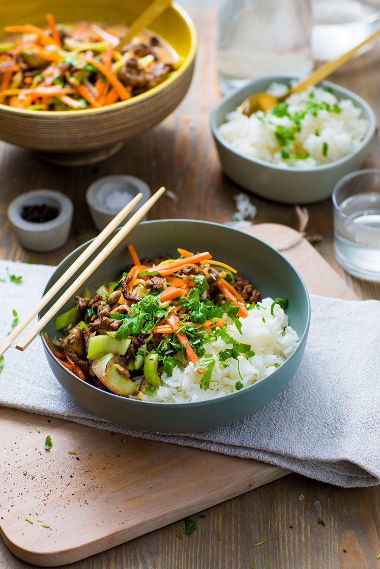 Thailandsk biffwok med kokosmelk, sitrongress og fullkornsris