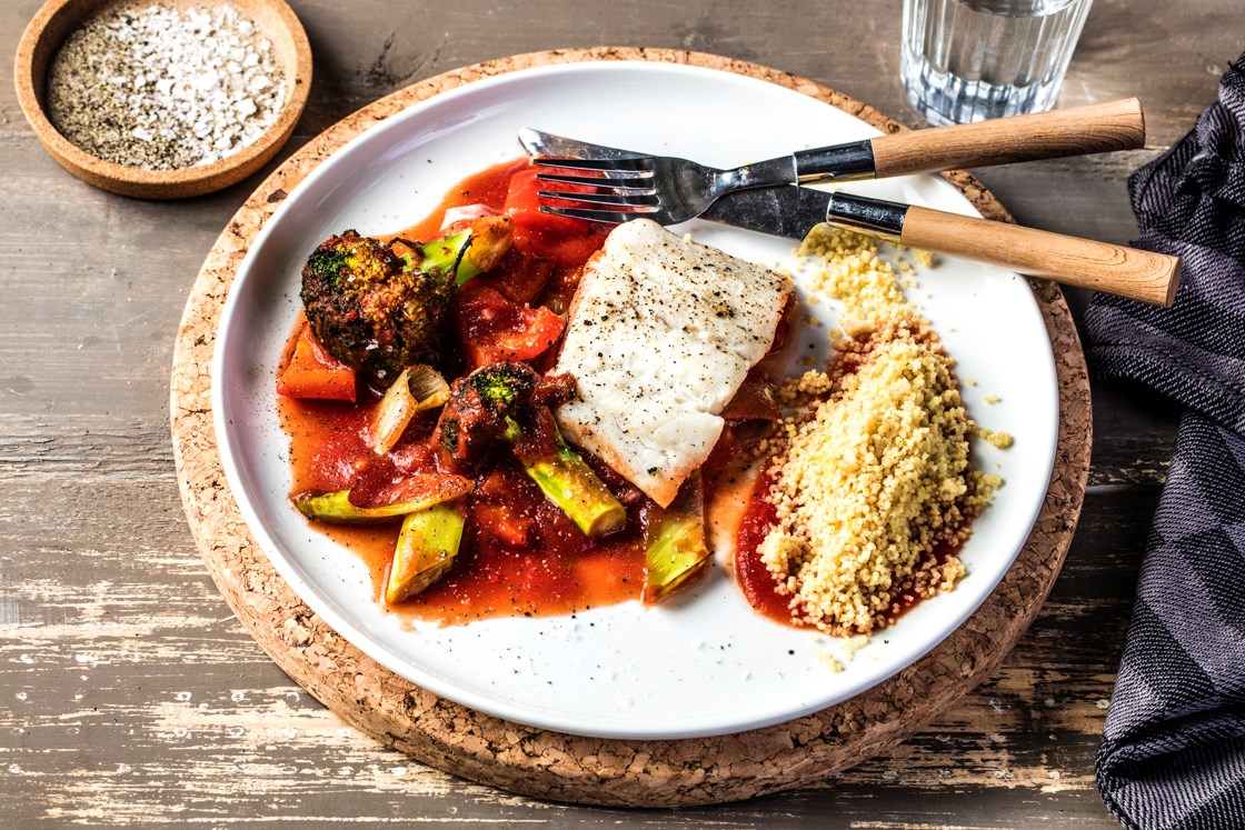 Lange med brokkoli og purre, servert med couscous