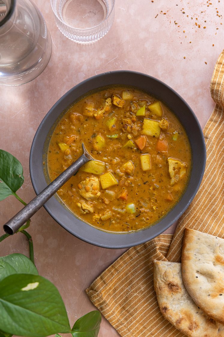 Mulligatawny suppe med kylling og naan