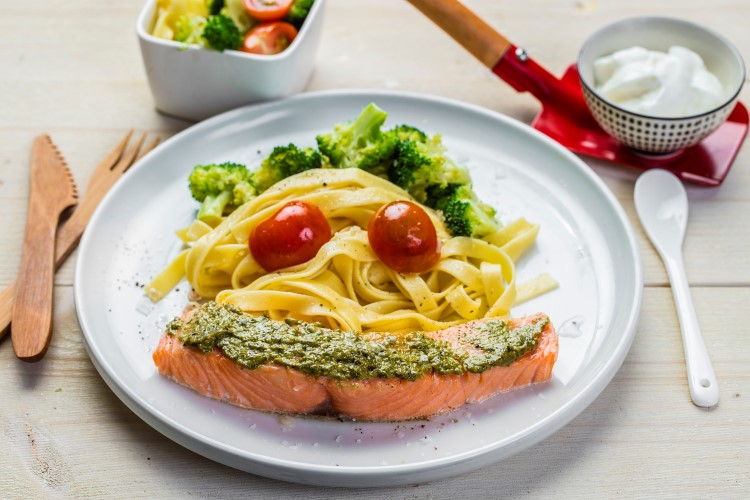 Pestobakt laks med tagliatelle