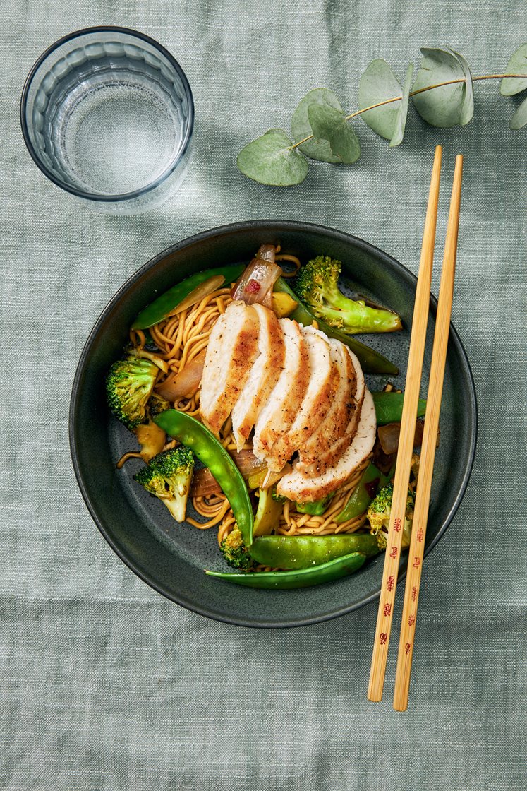 Chicken chow mein - kinesisk wok med äggnudlar och kyckling