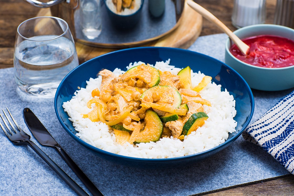 Butter chicken med basmatiris og hjemmelaget plommechutney