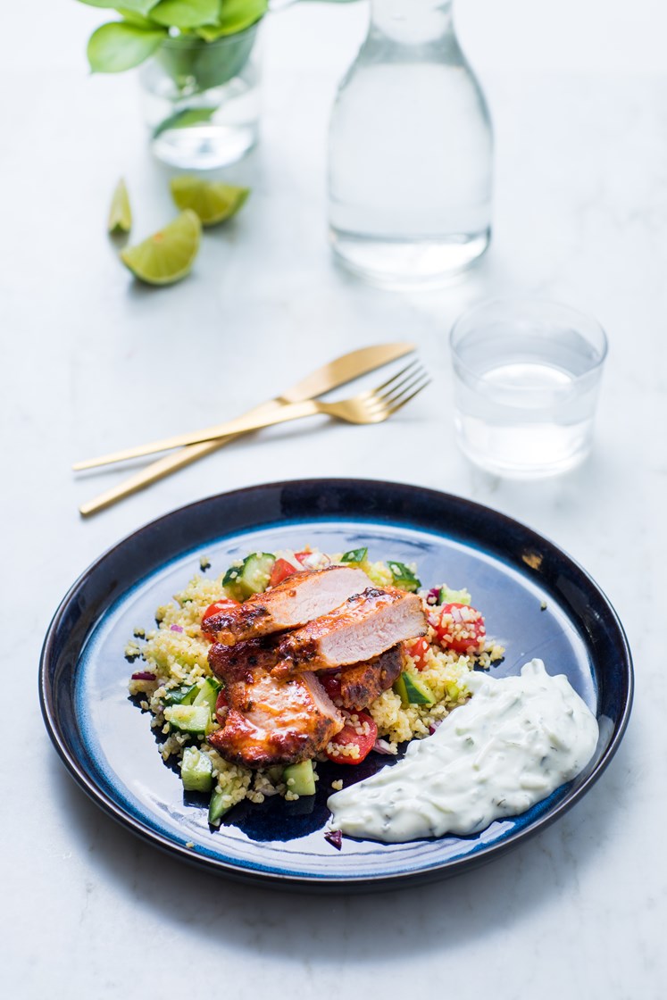 Stekt svinekam med bulgursalat og tzatziki
