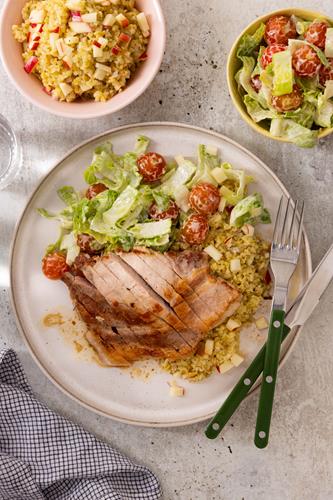 Stegte koteletter med bulgursalat