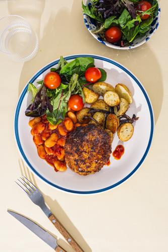 Svinefarsbøffer med BBQ-bønner