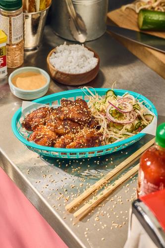 Korean fried chicken med soja/sriracha-mayonnaise