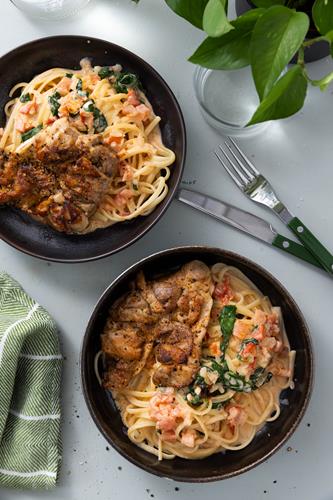 Citruskrydret kyllingelårsteak og pasta