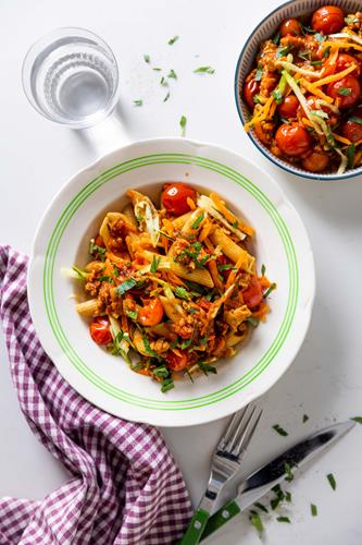 Kyllingebolognese med fuldkornspasta