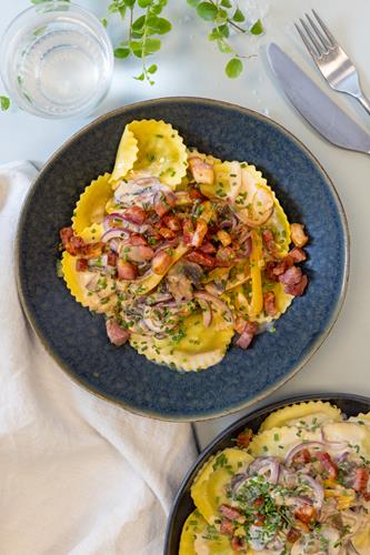 Svampe-ravioli med bacon